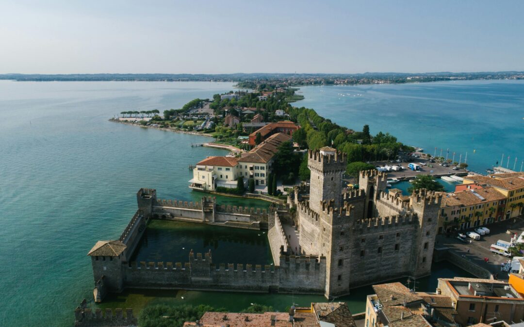 L’AI sul Lago di Garda, così Sirmione accoglie i turisti e monitora i flussi